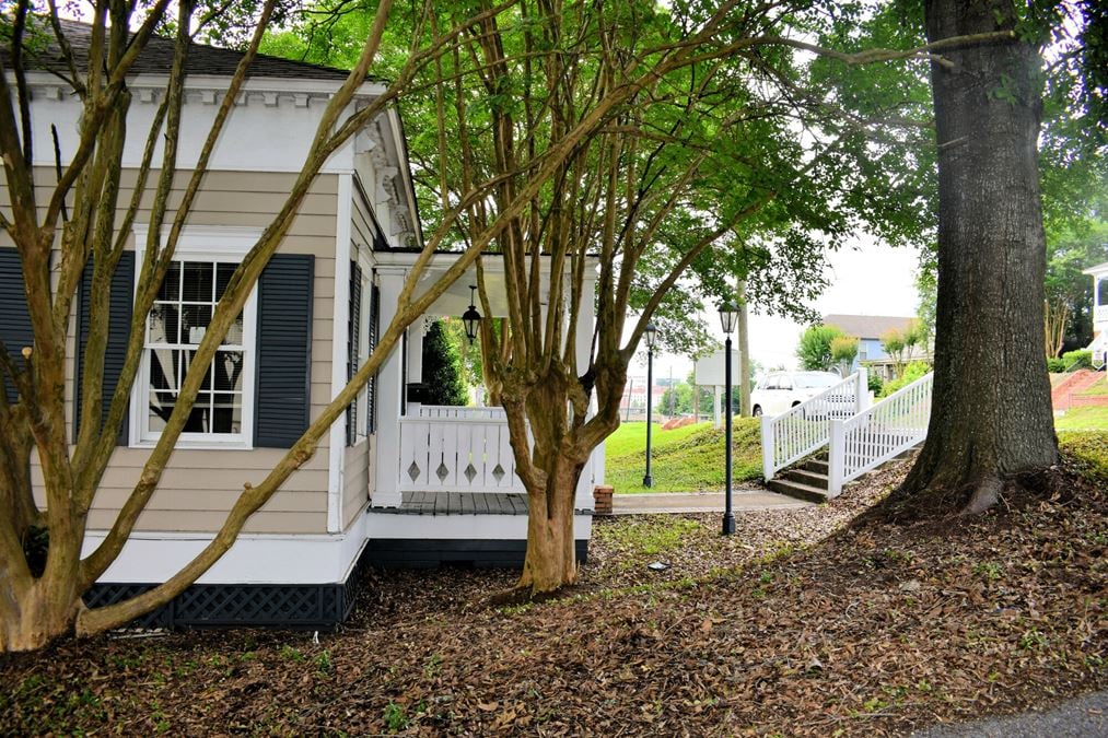 562 Clay St.