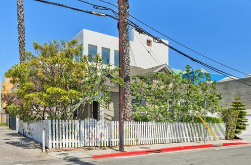 SANTA MONICA BEACH BUNGALOW