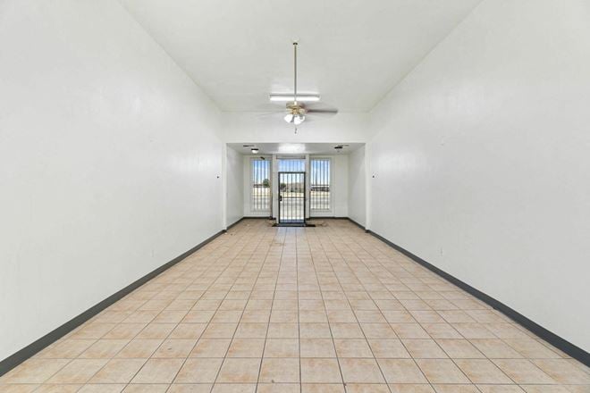 High Exposure Retail Building: 2 Units