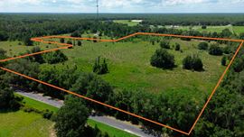 25.5 +/- Acres in Horse Country