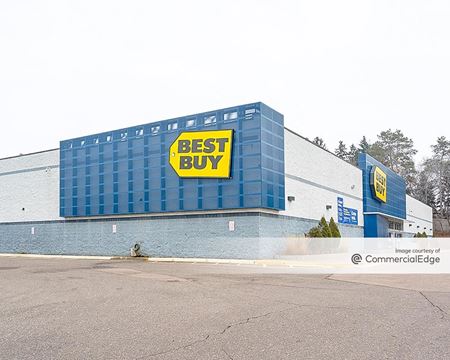 Retail space for Rent at 13513 Ridgedale Drive in Hopkins