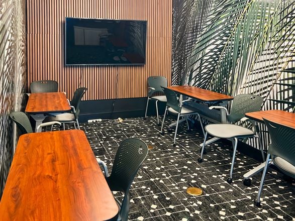 Regus - Palm Springs - Canyon Dr