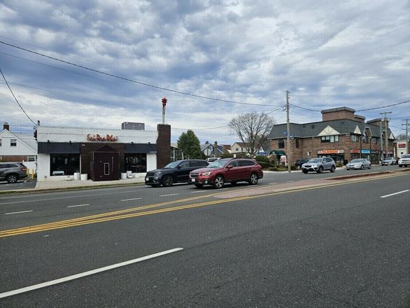 PRIME Bar & Lounge w/Outdoor Patio