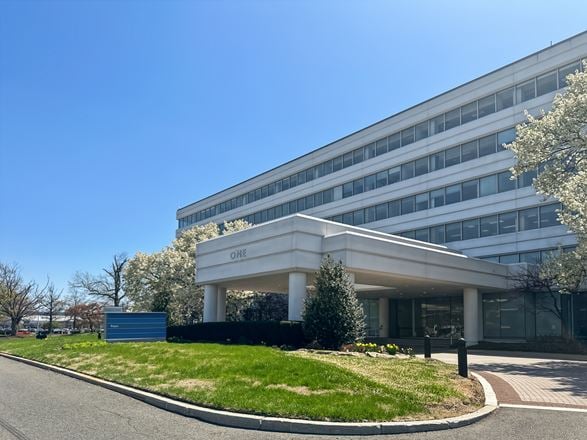 PA, Philadelphia - International Plaza