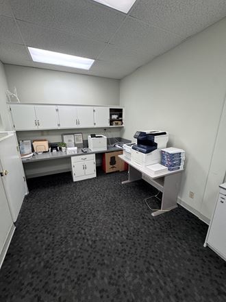 Gladstone Village Center (Retail Suite)