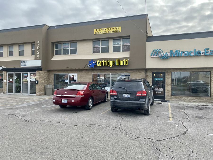 Retail Center on Saginaw Near Lansing Mall