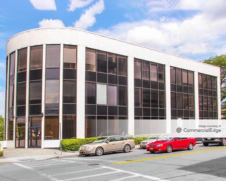 Photo of commercial space at 140 Huguenot Street in New Rochelle