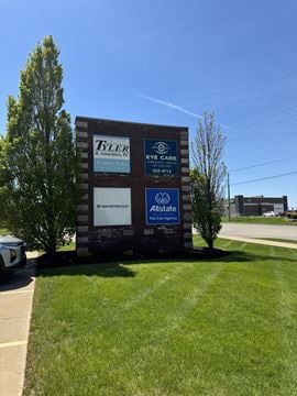 3285 Utica Ridge Rd, Bettendorf