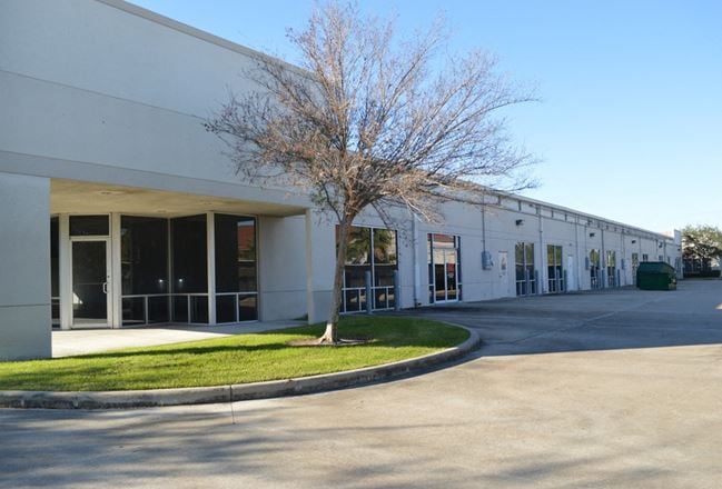 9920-9940-9960-9980 W Sam Houston Pky S