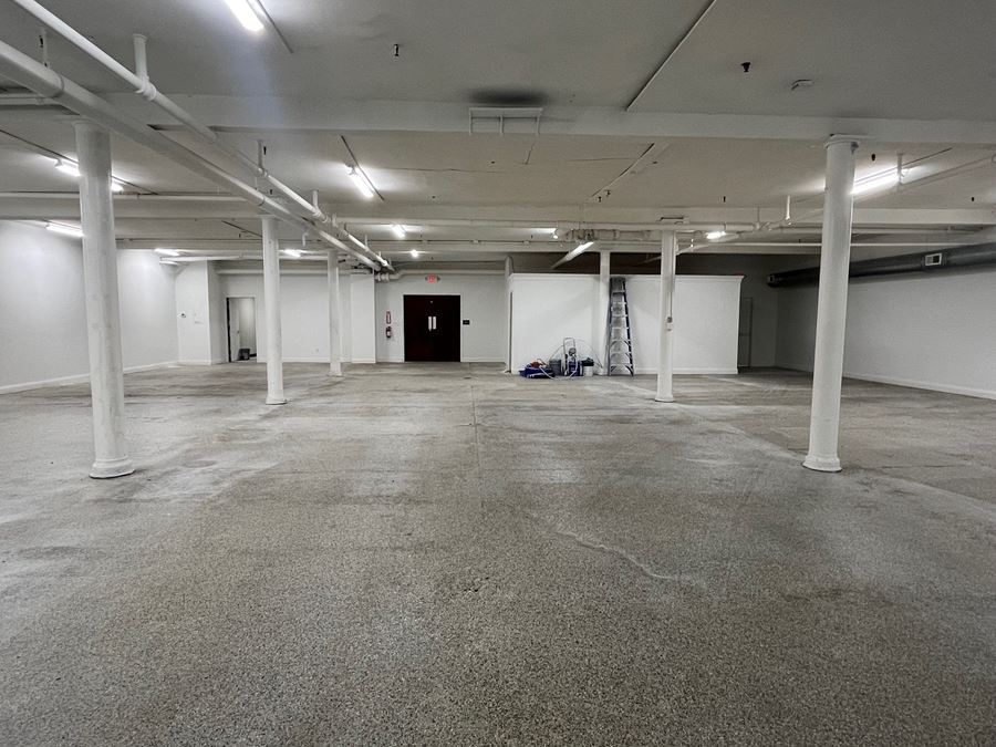 Main St Flex/Special Purpose Unit FOR RENT