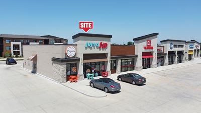 END CAP SPACE WITH DRIVE-THRU