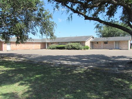 Commercial space for Sale at 1133 E Sinton St in Sinton