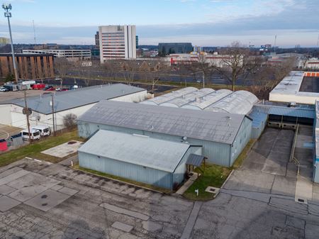880 Kinnear Rd - Columbus
