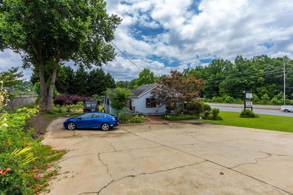 Freestanding Commercial on Bells Ferry Road