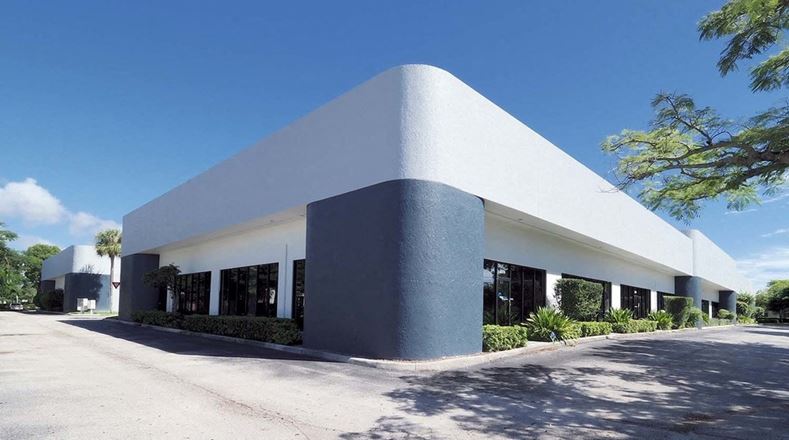 Polo Commerce Center