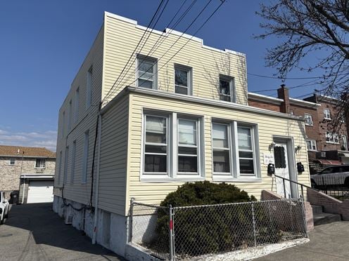 3205 Lafayette Avenue
