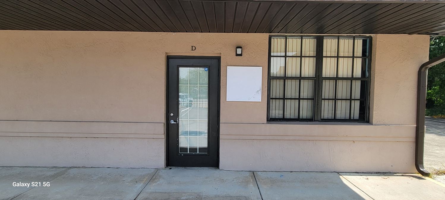 517 Deltona Blvd Offices