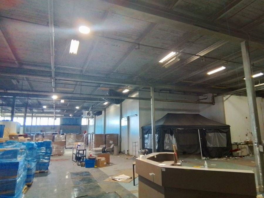 10,000 sqft private industrial warehouse for rent in Etobicoke