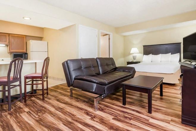Hawthorn Suites