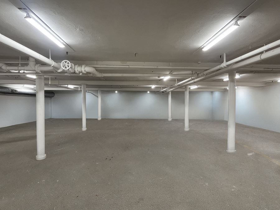 Main St Flex/Retail/Special Purpose Unit FOR RENT