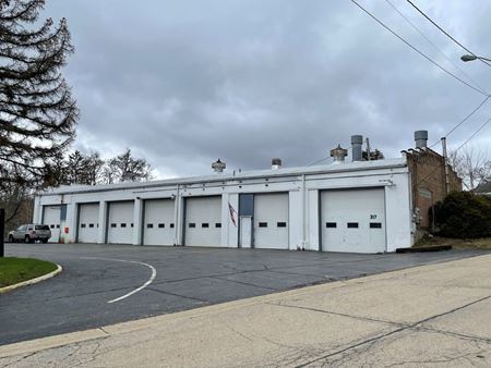 Auto Service / Industrial Building - St Charles