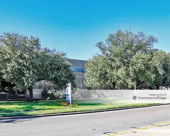 North Freeway Business Center - 4555 Airline Drive