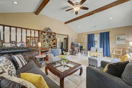 7936 W Wedington Dr