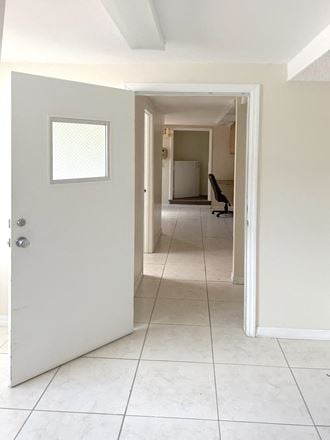 4,691 +/- SQFT FREESTANDING office space