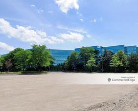 Hamilton Lakes Business Park - 450 Devon Avenue