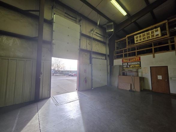 2720 E HIGHWAY 44