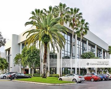 Glades Twin Plaza