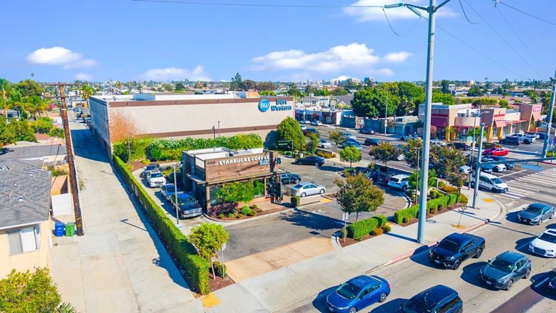 Starbucks STNL-11th Most Trafficked Corner in LA