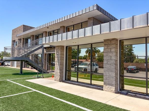 717 W Dunlap Ave