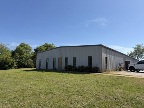 Warehouse- Wells HWY- Seneca- 6K SQ FT