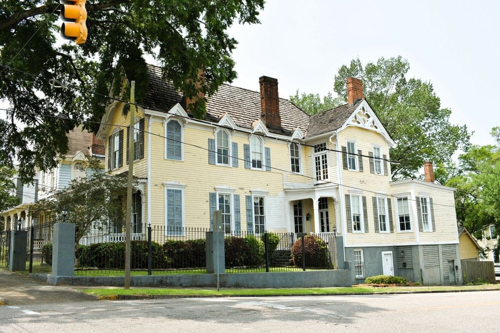 Historic James Hale House: 400 S. Perry St,