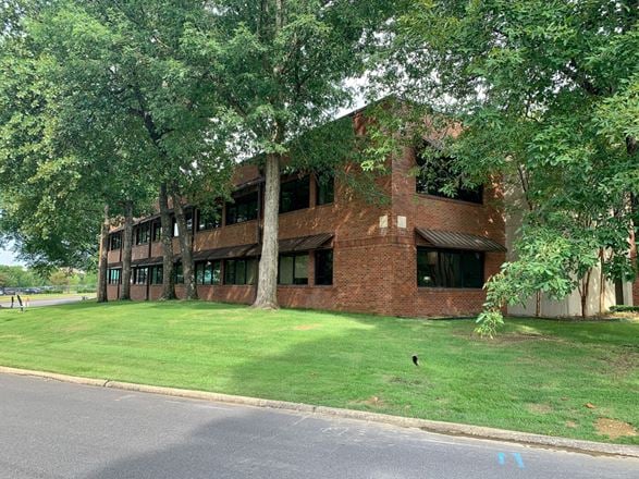 18 Corporate Hill Dr