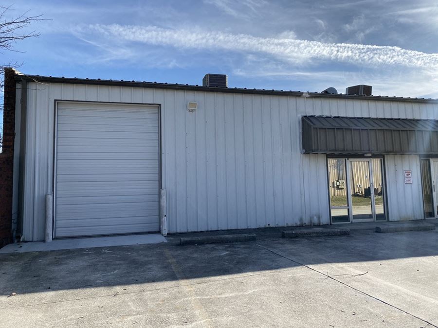 2,060' on Union Office/Warehouse near Chestnut & 65 311 South Union