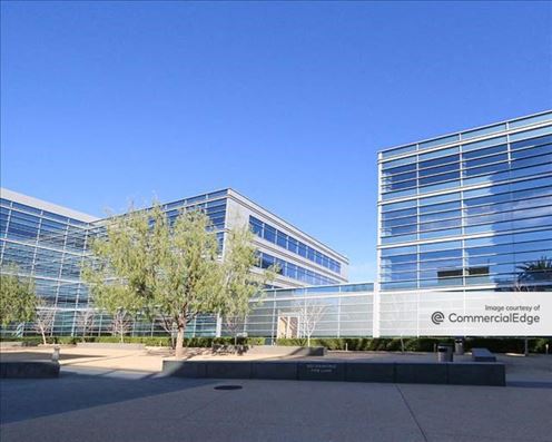 900 Corporate Pointe