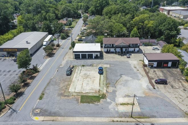 1601 N Main St