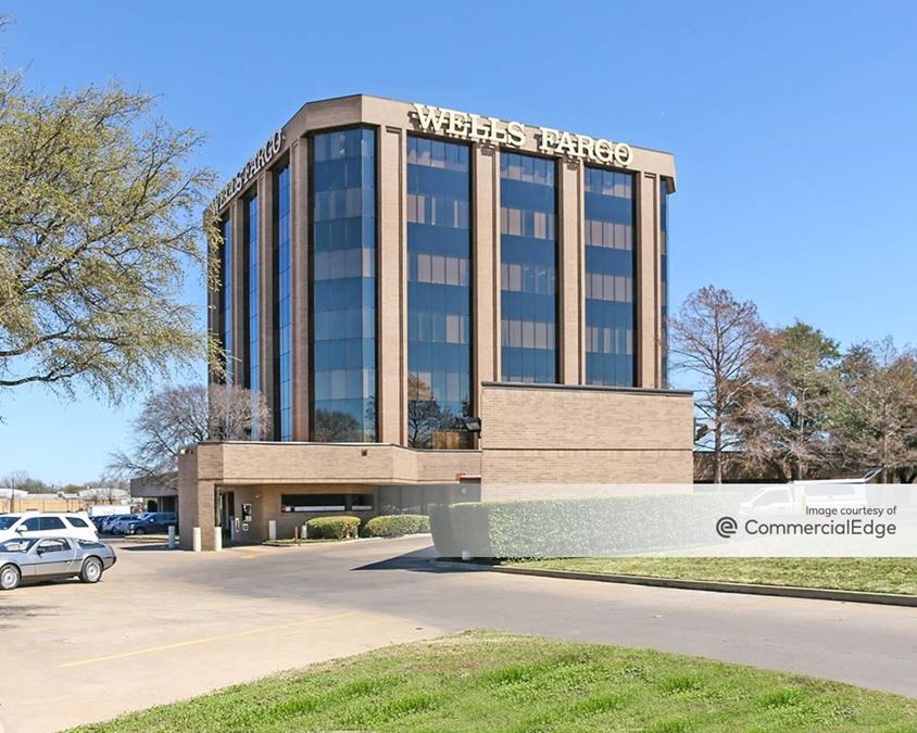 Wells Fargo Bank Building 1105 Wooded Acres Drive, Waco, TX