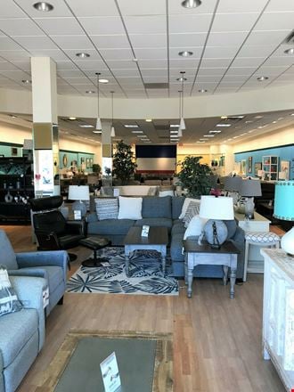 Talbot Town Shopping Center - 218 N. Washington Street