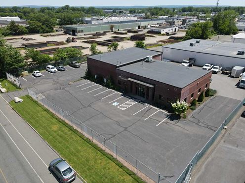 5,911 SF Industrial Building