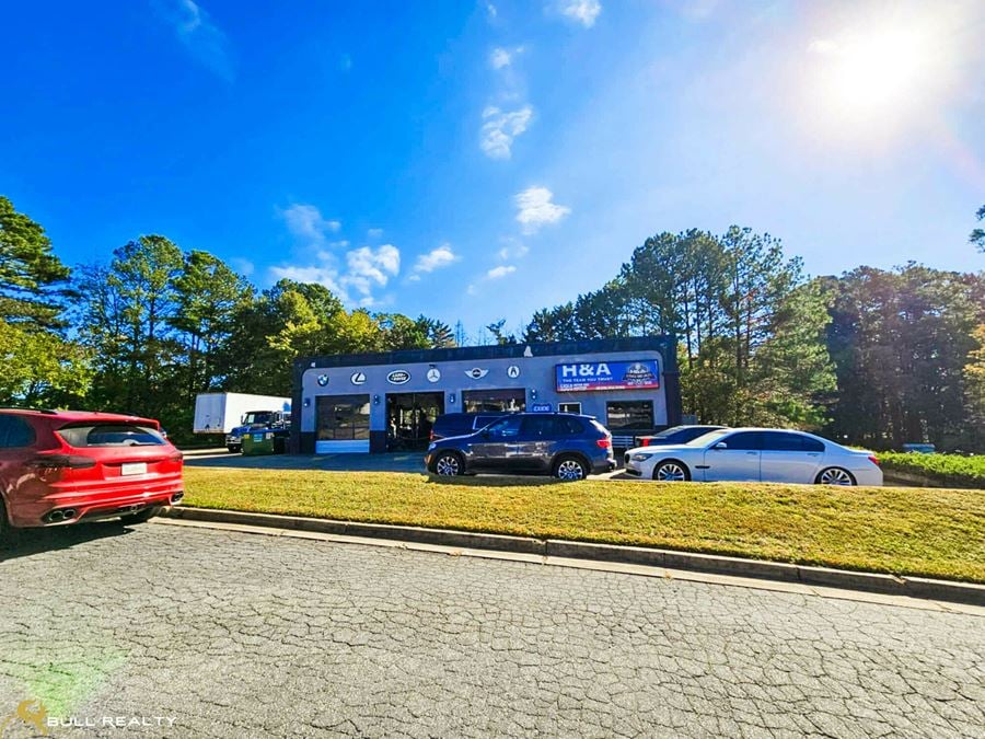 ±2,040 SF Retail/Auto Service Shop