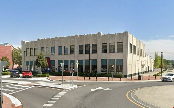 33 W Main St