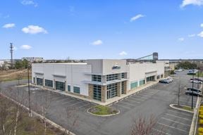 DULLES GATEWAY FLEX INDUSTRIAL - SHOWROOM FOR LEASE