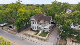1301 E Cesar Chavez St