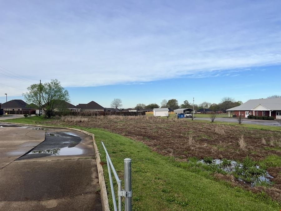 5588 Barksdale Boulevard, Bossier City