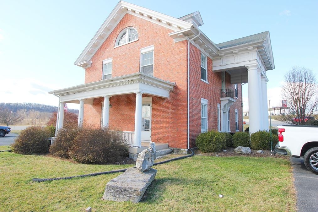 HISTORIC OFFICE BUILDING IN HIGH TRAFFIC LOCATION