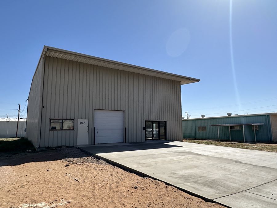 Convenient, Capable Commercial Office/Shop