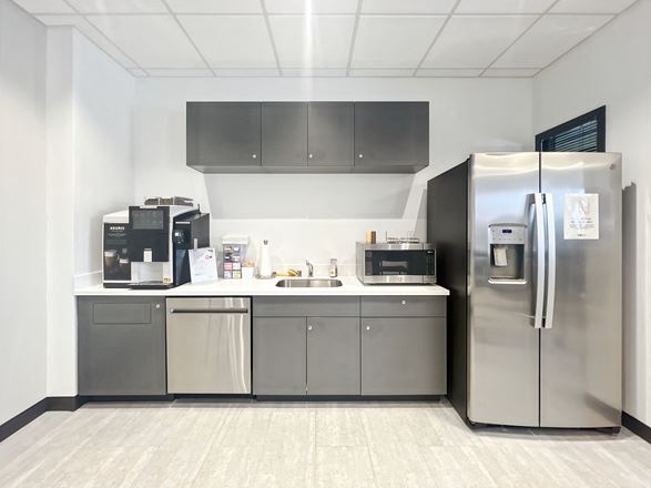Regus - Delafield - Sun Valley Dr